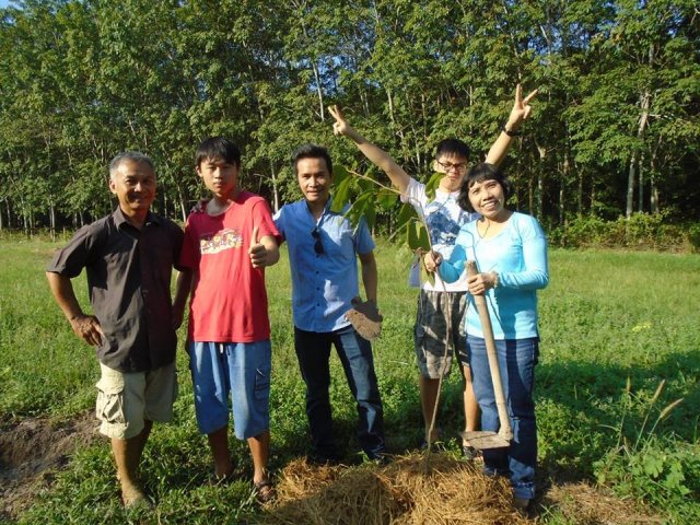 Tham quan và trồng cây